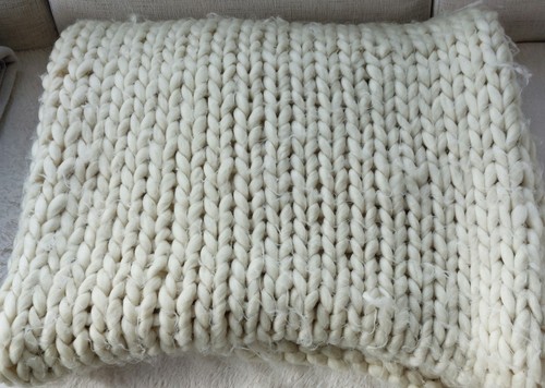 Grobgestrickte kuscheldecke - *grobgestrickte,