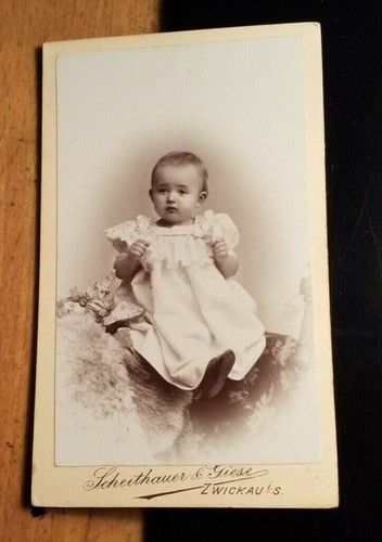 Sitting little child - sitting,
