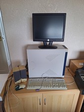Windows 98 PC komplett mit Tastatur, Maus, Dell Monitor, Lautsprecher, Kabel
