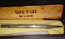 VINTAGE GEPUNZT GRAVIERT