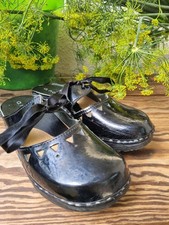 Wooden Swedish women lack