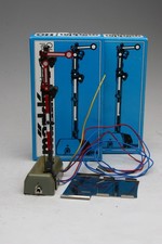 2 Stück MÄRKLIN H0 7040 Hauptsignal mit Bodenplatte M-Gleis OVP ABD~1106