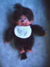 Monchichi Affe ca. 23 x 14cm Kuscheltier braun mit Lätzchen+  Banane🍌70er Jahre