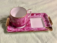 Alte kaffeetasse mit tablett - kaffeetasse, tablett-