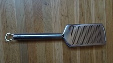 WMF Küchenreibe fein Profi Plus | Reibe Zitronenreibe Käsereibe 