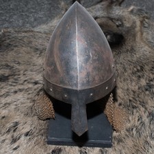 Normannenhelm mit Kettengeflecht