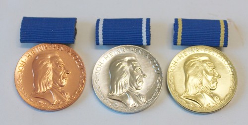 Ddr pestalozzi medaille - j.-h.,