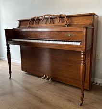 Kawai 604-M Upright Console
