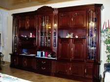 Landhausstil Schrankwand L:3,35m, B:0,56m, H:2,17m Farbe Mahagonie