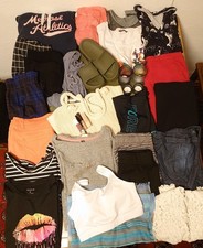 30 Teile Damen Paket 34 Jumpsuit Kleid Röcke Shirt Tasche Hoodies Deko Leggings 