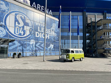 VW T2 Bulli trifft Schalke 04