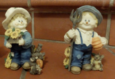 Sommer  Herbst Deko - Figur Gärtner mit Gabel/Eichhörnchen - Bunt- ca. 14cm groß