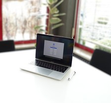 Apple MacBook Pro 15,2 2018 13Zoll 16GB RAM i7-8559U 500GB SSD