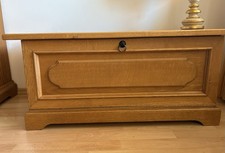 T ruhe Echtholz Eiche mit Front-Klappdeckel, ideal als Sitztruhe mit Stauraum