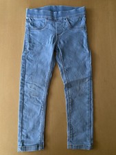 Jeans eng hellblau Größe 104