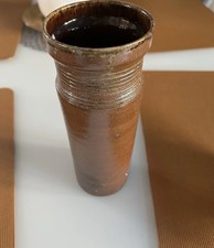 Eine handgefertigte Vase aus