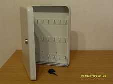 Stahl Schlüsselkasten - Schlüsselschrank - weiß - 42 Haken - abschliessbar