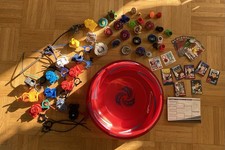 Beyblade, Konvolut mit Arena und Zubehör