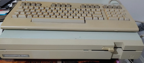 Commodore 128 keyboard - d,