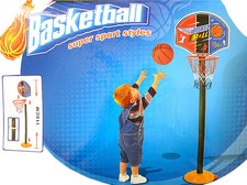 Basketballkorb mit Ball