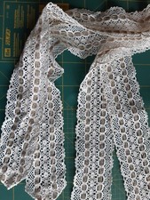 2 Tischbänder Spitze Klöppelspitze mit Goldfäden ca 1.30 x 9 cm festl. Schmuck