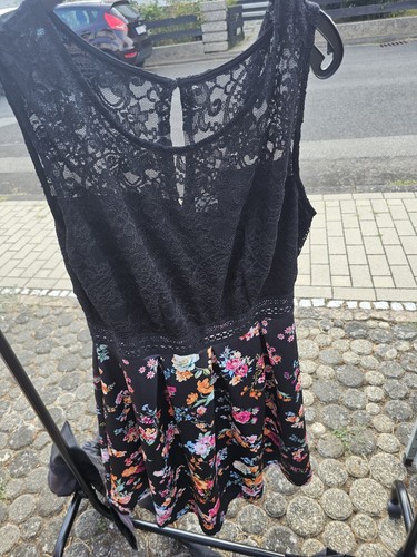 Kleid schwarz mit blumen - schwarz,