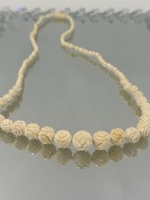 Geschnitzte Kette aus