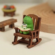 Mini Frosch Dekofigur Schaukelsessel Tierfigur Buch Kaffee Kunsthandwerk