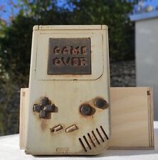 IMBUE – GAME BOY – NOTHING LASTS FOREVER – Skulptur