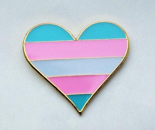 Trans pride herz - anstecker, pin