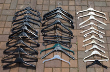 30 Stück verschiedene Kleiderbügel Kinderbügel schwarz weiß farbig  Kunststoff