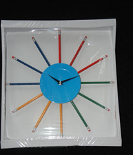 Wanduhr Buntstifte 36x36cm, Metallzifferblatt schwarze Zeiger neu original verpa