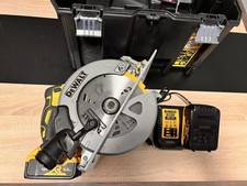 DeWalt Handkreissäge mit 2x 18V Akku Ladegerät + Koffer DCS570NT-XJ & DCB115P2