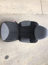 19128  Sitz links vorne