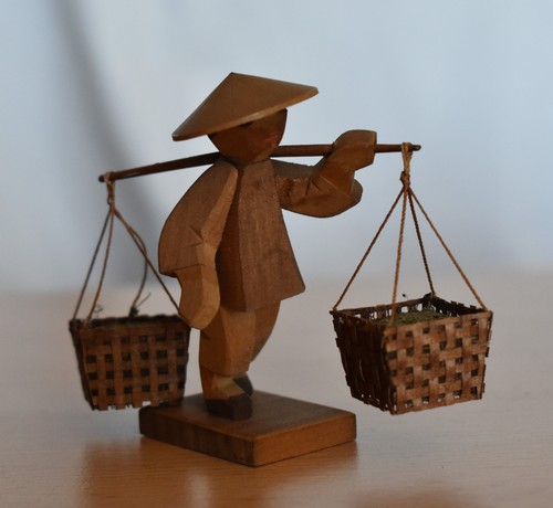 Geschnitzte figur chinese mit - geschnitzte,