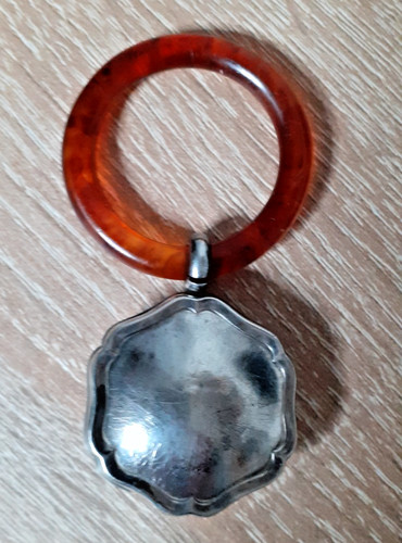 Entzückende silber babyrassel - entzückende, silber-babyrassel