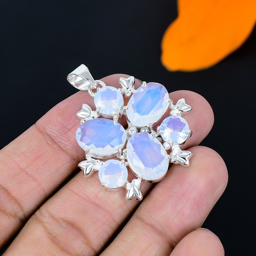 Milchiger opal edelstein - milchiger,
