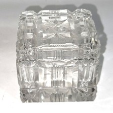 Kristalldose Zuckerdose quadratisch eingeschliffene Sterne Streifenschliff