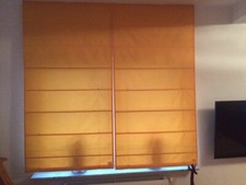 4 orange farbene Raffrollos aus Stoff