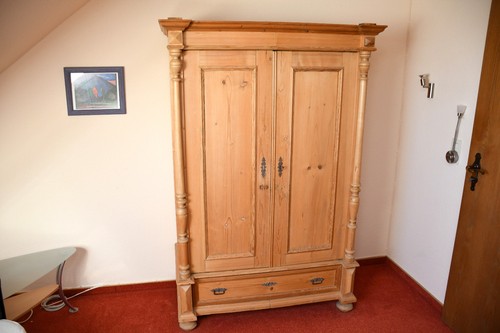 Antiker kleiderschrank - antiker,