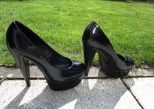 Graceland Plateau Lack Pumps