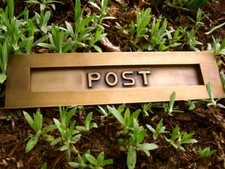 Briefschlitz als Briefeinwurf