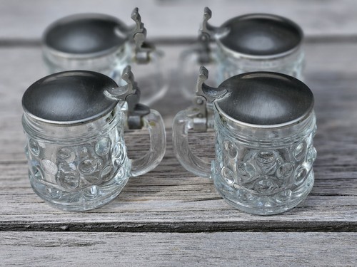 Schnaps stamperl aus - aus, mit