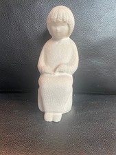 Lesendes Mädchen - Marbell by Stone Art Belgium Sandsteinfigur Kunst