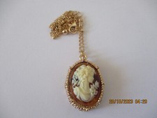 Vergoldete Kette mit Gemme Kamee Anhänger - 43 cm