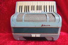 altes , großes  Akkordeon 