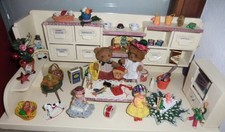 Bei den Bären , antiker Holzkaufladen für Kinder , Verkauf ab  20.10..25