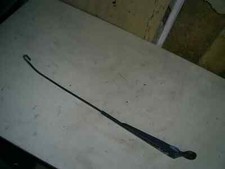 Renault Clio II 1.2 B (3) Scheibenwischer Wischerarm vorne rechts Wischer