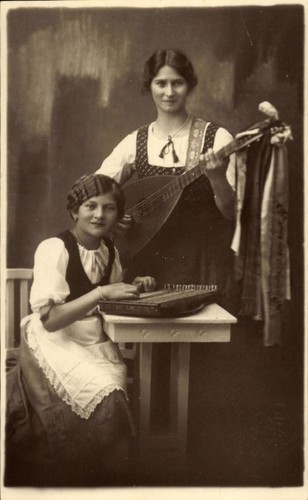 Foto zwei junge frauen in - foto,