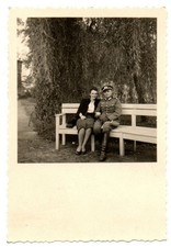 Deutsche Soldat mit Dame auf